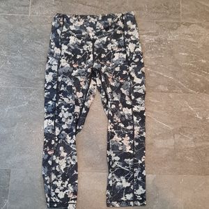 Lululemon Speed Up Crop, size 6